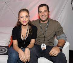 Alyssa milano and david bugliari photos, news and gossip. Top 10 Over The Top Weddings Of 2009 No 9 Alyssa Milano And David Bugliari S Rustic Family Affair Glamour