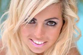 Depuis quelque temps, ils n'hésitent pas. Hillary Lcvslm Eliminee Je L Ai En Travers De La Gorge Nextplz