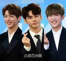 There's someone i want to show you…i'm filming 'it's dangerous beyond the blankets,' but do you know who my roommate is? at that moment, mark happily waved to the camera and surprised ong. Kang Daniel Ong Seong Woo Dan Park Woo Jin Wanna One Akan Tampil Di Radio Star Korean Area