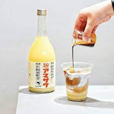 アマサケラテ kanondoオリジナル京都な一杯 伏見の酒蔵招徳酒造さんの麹アマサケを使った砂糖不使用なのに甘みのあるラテ kanondo coffeebasekanondo 四条烏丸 サケ 酒蔵 麹