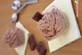 Se ami il cioccolato e i dessert, questa deliziosa ricetta per la mousse al cioccolato senza latte e zucchero, allora fa per te. Mousse Al Cioccolato Al Latte Le Passioni Di Mam