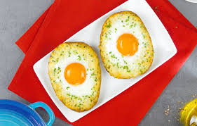 Ecco che colmo la lacuna con un paio (biologiche, nel senso che arrivano direttamente dalle galline di amici dei miei) cotte in padella con un filo d'olio d'oliva. 3 Ricette Con Le Uova Patate Al Forno Uova Fritte E Muffin Salati