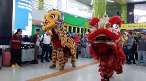 Setiap negara tersebut mempunyai corak dan bentuk tarian yang berbeza. Barongsai Lekat Dengan Tahun Baru Imlek Begini Sejarah Singkat Tarian Singa Tribun Jakarta