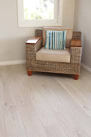 Laminate flooring, which is visually reminiscent of oak engineered wood, differs from other oak looks primarily through the white colouring of the pores. Lime Washed Oak Laminate Flooring The Seven Common Stereotypes When It Comes To Lime Washed Oak Laminate Flooring The Expert