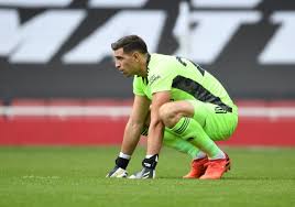 Aston Villa Submit Second Offer For Arsenal Goalkeeper Emiliano Martinez Metro News