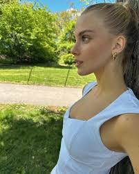 Michelle Wickersham's Instagram, Twitter & Facebook