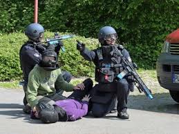 19 mai 2021 14:41 uhr. Polizei Und Feuerwehr Uben Grosseinsatz Nach Amoklauf Am Ploner Amtsgericht