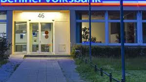 We offer to our corporate customers a wide range of banking products and services, including. Banken Sterben Die Bank Filialen Werden Europaweit Immer Weniger