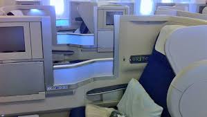 If you're flying with singapore airlines, british airways, el al, or air india out of the u.s., the qatar airways boeing 777 qsuite business class double bed. The Best Seats In Club World Business Class On British Airways Boeing 777 200 Executive Traveller