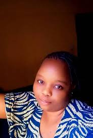 Amaka is such a loving baby, she brings me flowers n makes small paper  cards for me anytime she gets a chance, jana I found the yellow flowers