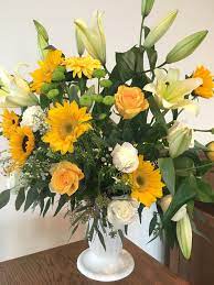 Maybe you would like to learn more about one of these? Arrangement With Roses Sunflowers And Lilies Blumenstrauss Blumen Gestecke