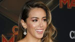 Her father is han chinese and her mother is caucasian american. The Untold Truth Of Chloe Bennet
