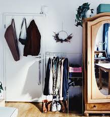 Der schrank erhält dadurch eine zusätzlich aufgeräumte und zugleich platzsparende komponente. Kleiderstange Statt Kleiderschrank So Funktioniert S