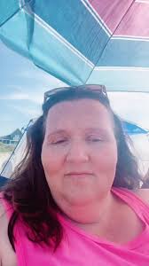 Amanda Huskins's Instagram, Twitter & Facebook