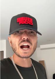 Dueño De Arturos Pollo