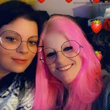 2 Chicks & A Tool Box