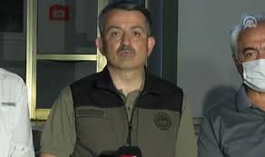 Evli ve üç çocuk sahibidir. Tarim Ve Orman Bakani Bekir Pakdemirli Benim Gordugum Orman Yerlerindeki Sorumluluk Belediyelerdedir