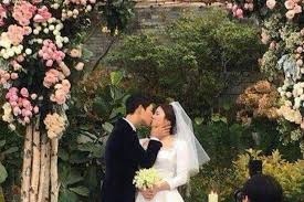 She gained international popularity through her leading roles in television dramas autumn in my heart (2000). Descendants Of The Sun Couple Song Hye Kyo And Song Joong Ki Wed In A Private Outdoor Ceremony Entertainment News Top Stories The Straits Times