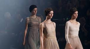 Visualizza altre idee su abiti, abiti da sera, abiti eleganti. Dior La Ballerina Urbana Di Maria Grazia Chiuri Sfila A Parigi In Abito Da Sera E Bermuda