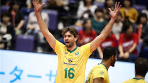 No segundo set, buscou a bola quase caído, e com uma mão só colocou a bola na pinta para mauricio borges pontuar e desempatar, levando o brasil aos 7 a 6. Volei Lucao Curte Familia Na Quarentena E Festeja Parceria Com Bruninho