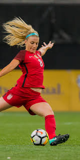 Football daily 2 yr ago. How Olympian And Pro Soccer Player Julie Ertz Is Training For The 2019 Women S World Cup Self