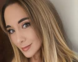 Shelly Hatten's Instagram, Twitter & Facebook