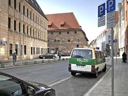 Die alt… freunde saßen in dem gemütlich… zimmer lange zusammen und sprachen. Vergewaltigung Vor Polizeiprasidium Tater Verurteilt Nurnberg Nordbayern De