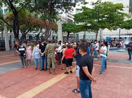 Gran afluencia de público en punto de vacunación habilitado en el Malecón  de Guayaquil - El Comercio