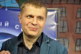 Родители и учителя в школе вспоминают, что и уже в 1997 году владимир вместе с несколькими людьми из квн создал собственный коллектив и. Lider Komandy Kvn Dnepr Vladimir Borisov V Kvartale 95 Zelenskij Vse Derzhal V Kulake Video