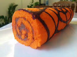 Un Roule Orange Avec Une Toile D Araignee Effrrrayyyante Pour Feter Halloween Avec Un Parfum De Chocola Toile D Araignee Araignee Halloween Recettes Halloween