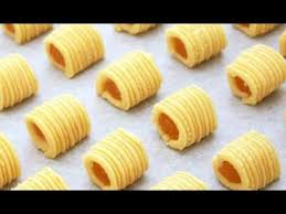 Karena nastar satu ini dibentuk dengan cara digulung dan selainya. Resep Nastar Gulung Enak Dan Lembut Youtube Asian Desserts Pineapple Cookies Biscuit Cookies