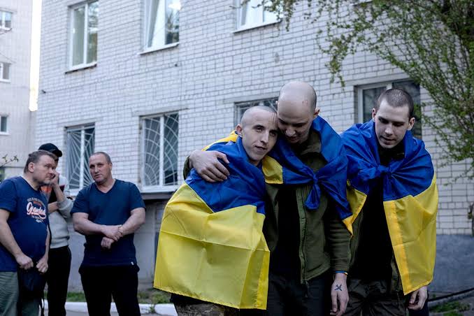 A symbolic representation of the ongoing humanitarian crisis in Ukraine, highlighting the plight of prisoners of war and detained civilians.
