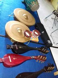 Beragam kesenian daerah yang dapat kita nikmati di indonesia,salah satunya adalah kesenian daerah musik panting yang berasal dari kalimantan selatan. Man 1 Amuntai Siap Hidupkan Kesenian Daerah