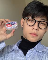 Ai nói nam đeo lens không được ? Vẫn tây chất chơi với @lensnice.japan nhé