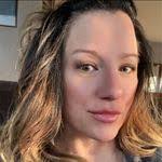 Lesley Schoch's Instagram, Twitter & Facebook