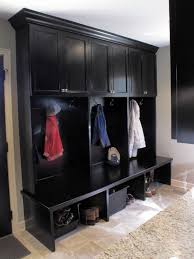 These mudroom storage ideas will help you to eliminate clutter and get organized once and for all. Lockers For Mudroom With Bench Black Storage Cabinets Hooks Waschkuchendesign Schliessfach Ideen Stauraum