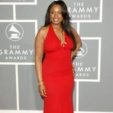 Jennifer hudson hit the late show on thursday night (august 12) to give host stephen colbert and house band leader jon batiste an aretha franklin hudson — who recently traveled to detroit to meet with members of franklin's family at the singer's childhood home — said one of the other things she. Jennifer Hudson Starportrat News Bilder Gala De