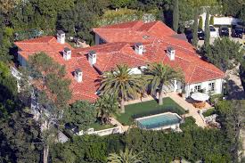 Lebron james is buying a $39 million beverly hills mansion boasting a lawn tennis court, a luxury home cinema, and a huge pool house blane@businessinsider.com (barnaby lane) 7/9/2020 Starmap Guide To Homes Of Athletes In Hollywood Beverly Hills