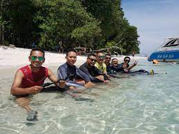 Koh lipe along with koh tao are the best islands for scuba diving no doubt, but there is a problem getting and leaving koh lipe if you are short on you must give yourself a full day to get there and a full day to get back. Pakej Travel Bajet Koh Lipe 3hari 2malam Rm599