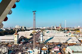 Sobald der oberbürgermeister „o'zapft is! gerufen hat, ist das oktoberfest offiziell eröffnet und das feiern kann beginnen. 10 Tipps Fur S Oktoberfest In Munchen Und Das Erste Mal Auf Der Wiesn Alexandra Winzer