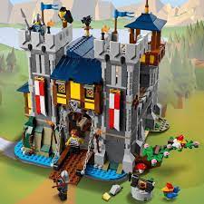 Previously, we've seen a ferris wheel and space shuttle, but this latest set is taking us back in time with a lego castle. Lego Creator 31120 Mittelalterliche Burg Ab Mitternacht Erhaltlich Zusammengebaut