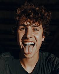 Hair is getting long 🦁