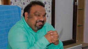 Kathi mahesh wife sensational comments, #kathimahesh latest #controversy, the yoyo cine talkies channel will give you. Actor Film Critic Kathi Mahesh Banned From Entering Hyderabad For 6 Months Regional News Zee News