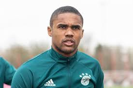 Neste momento, não temos condições de fazer negócio com Douglas Costa", diz  Romildo Bolzan