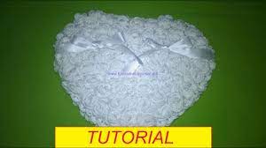 Cuscino portafedi uncinetto schemi e spiegazioni passo a passo e tutorial per realizzare a mano un accessorio per il giorno del matrimonio unico e originale. Tutorial Per Realizzare Un Cuscino Portafedi Con Roselline All Uncinetto Youtube