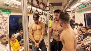 Shirtless in the metro - ThisVid.com
