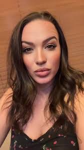 Chelsea Rohr's Instagram, Twitter & Facebook