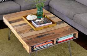 Voici quelques modèles de tables confectionnées avec des palettes que vous pourrez facilement reproduire chez vous. Palette Table Basse Palette Faire Une Table Basse En Palette Table Palette