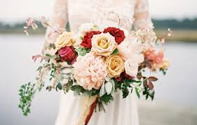 Harga diatas kami sadur dari sumber terpercaya seperti. Halaman Download Tampil Dramatis Dengan Buket Bunga Pengantin Gaya Cascading