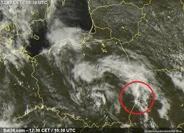 Kolorowe punkty oznaczają obszar na jakim pojawiły się wyładowania atmosferyczne. Wgvgszyp Yb64m